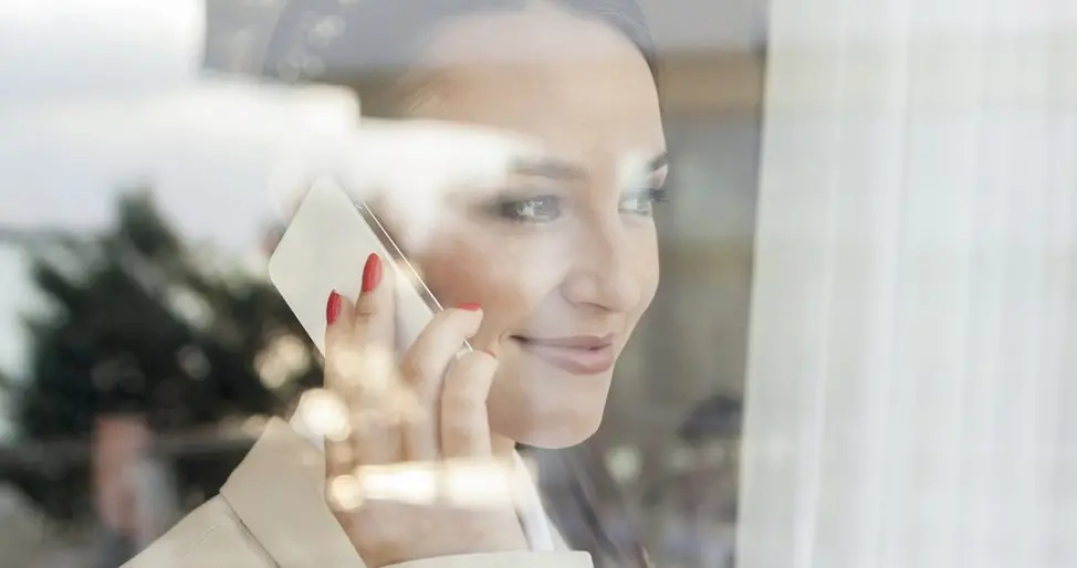 Professional mobile service provider speaking with a client by phone